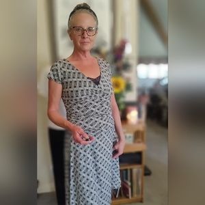 Dress Barn black and white size 6